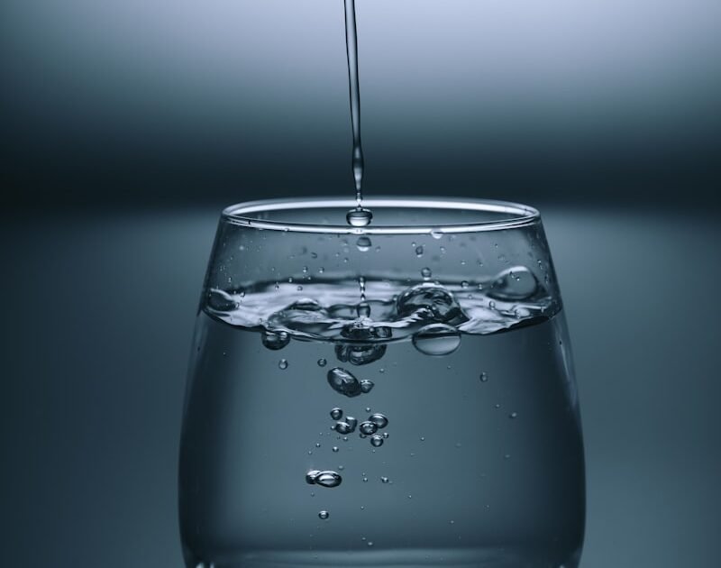 Quantos litros de água devemos beber por dia? O guia definitivo da hidratação