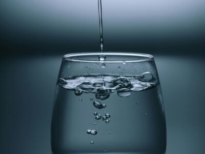 Hidratação inteligente: muito além da água — como se hidratar de verdade