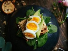 Quantas calorias tem um ovo? Tudo sobre o valor nutricional do alimento mais completo do mundo