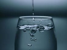 Hidratação inteligente: muito além da água — como se hidratar de verdade