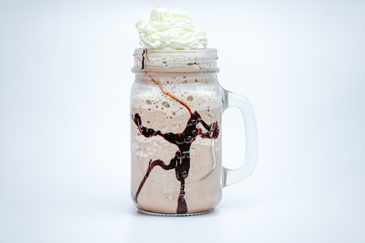 Smoothie verde com espinafre, banana e limão — receita nutritiva